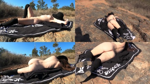 2021 02 09 Nature Sun Bathing Shy Goth